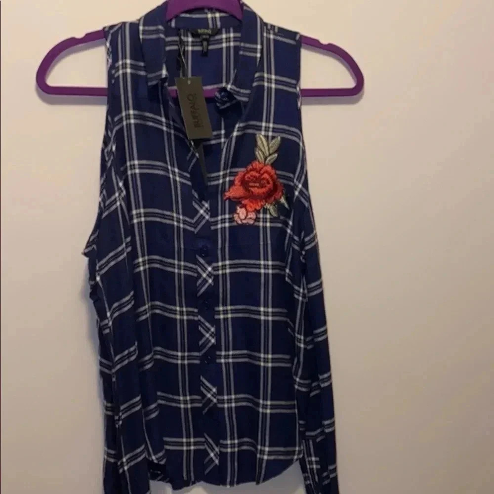 Buffalo plaid cold  shoulder botton down shirt. Sz Xs - Picture 10 of 11